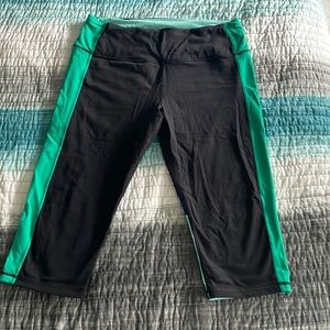 Victoria’s Secret Knockout cropped Leggings size large